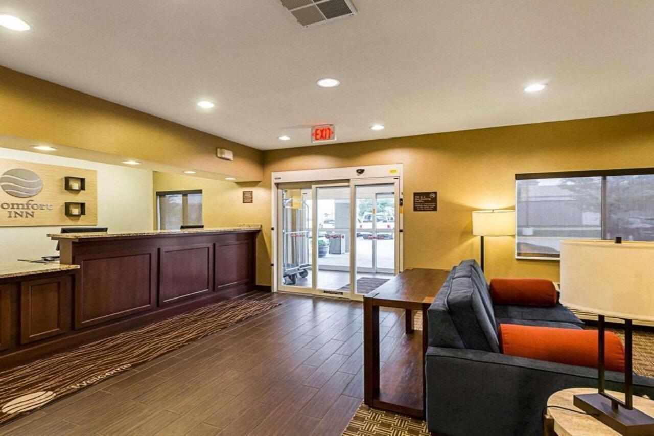 Comfort Inn East Wichita Buitenkant foto