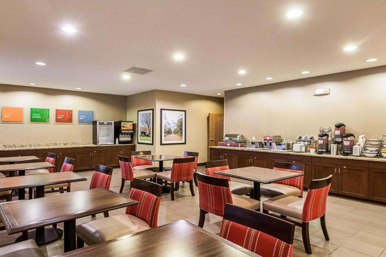 Comfort Inn East Wichita Buitenkant foto