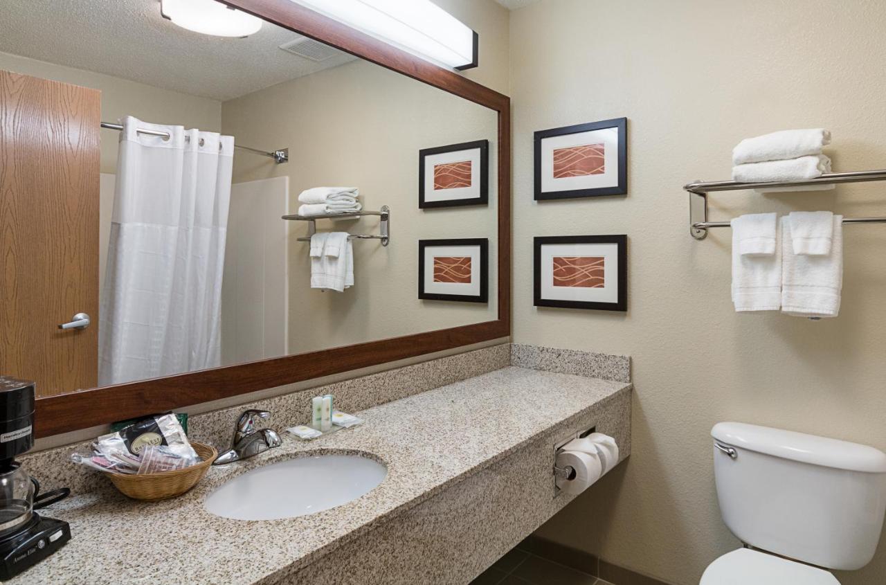 Comfort Inn East Wichita Buitenkant foto